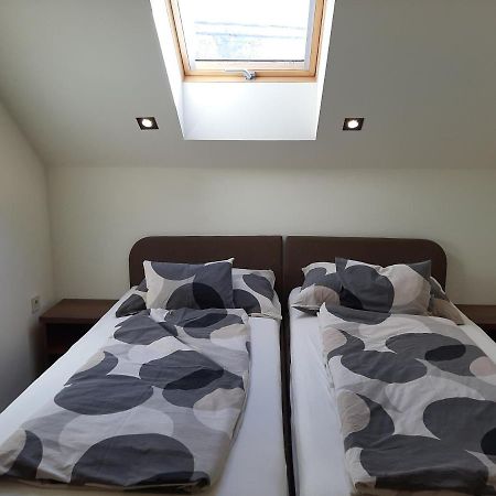 기오르 Viktoria Lovas Panzio B&B 외부 사진