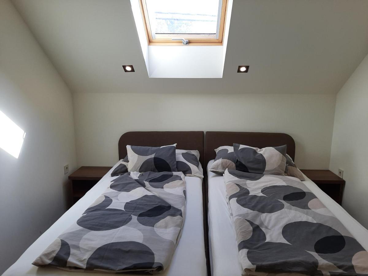 기오르 Viktoria Lovas Panzio B&B 외부 사진
