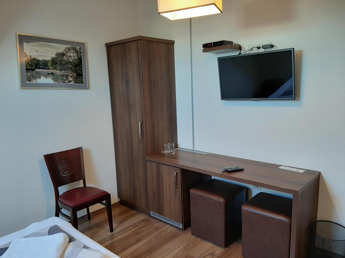 기오르 Viktoria Lovas Panzio B&B 외부 사진