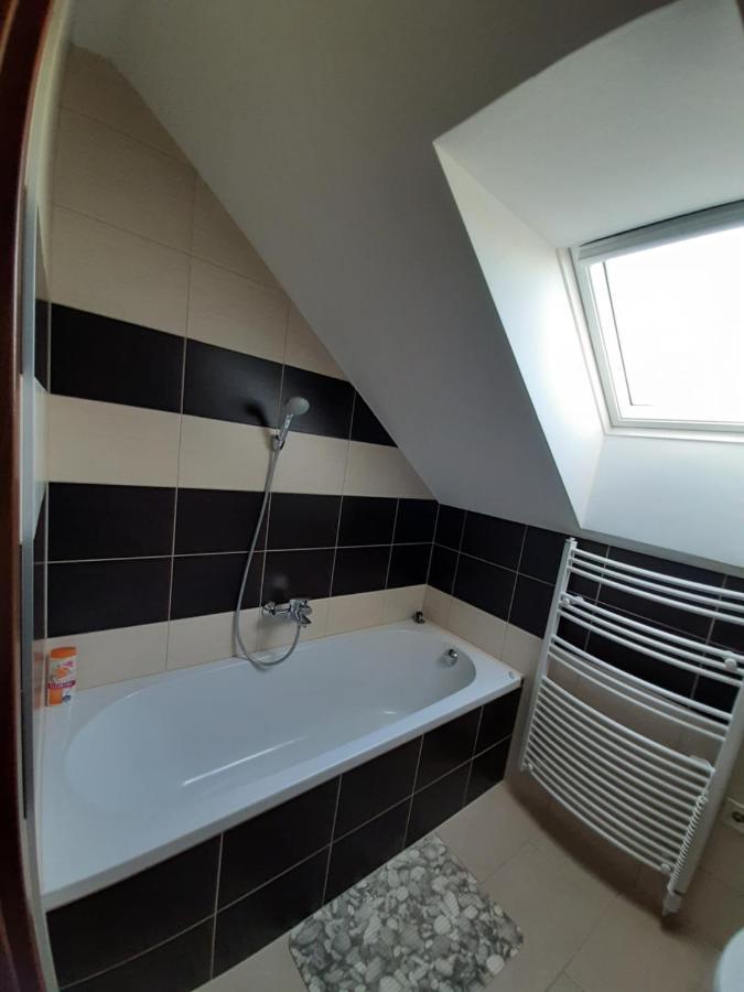 기오르 Viktoria Lovas Panzio B&B 외부 사진