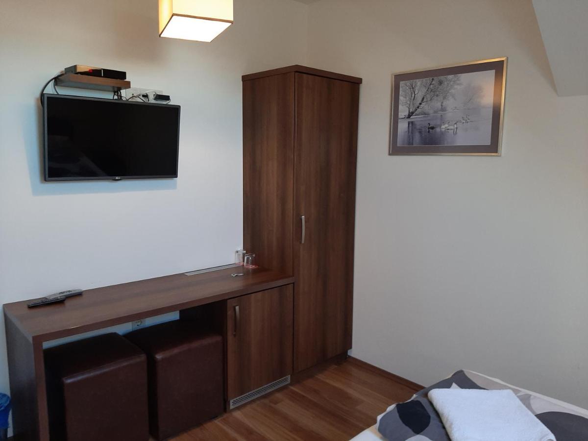 기오르 Viktoria Lovas Panzio B&B 외부 사진