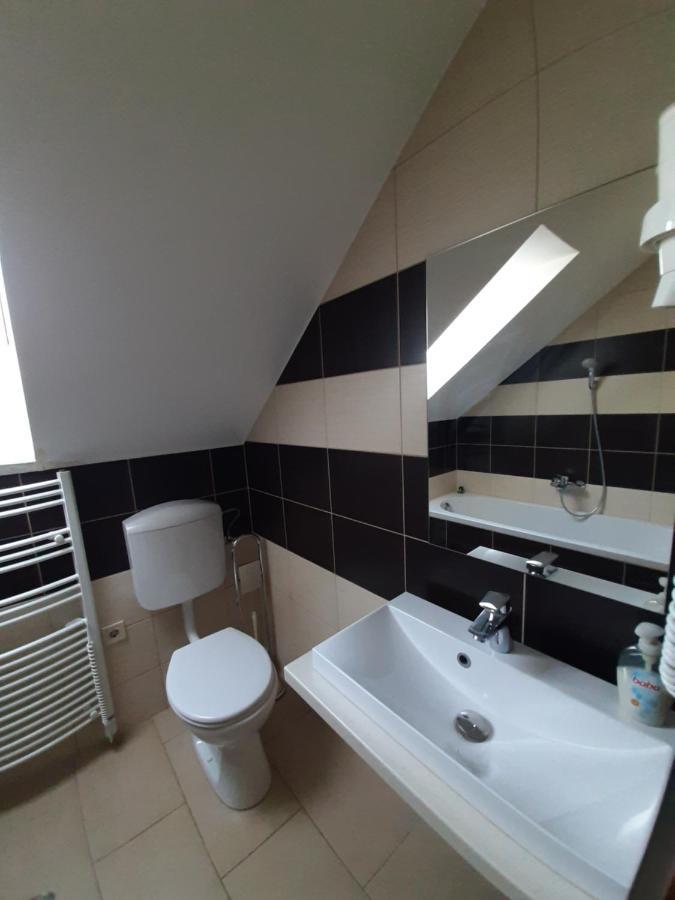 기오르 Viktoria Lovas Panzio B&B 외부 사진