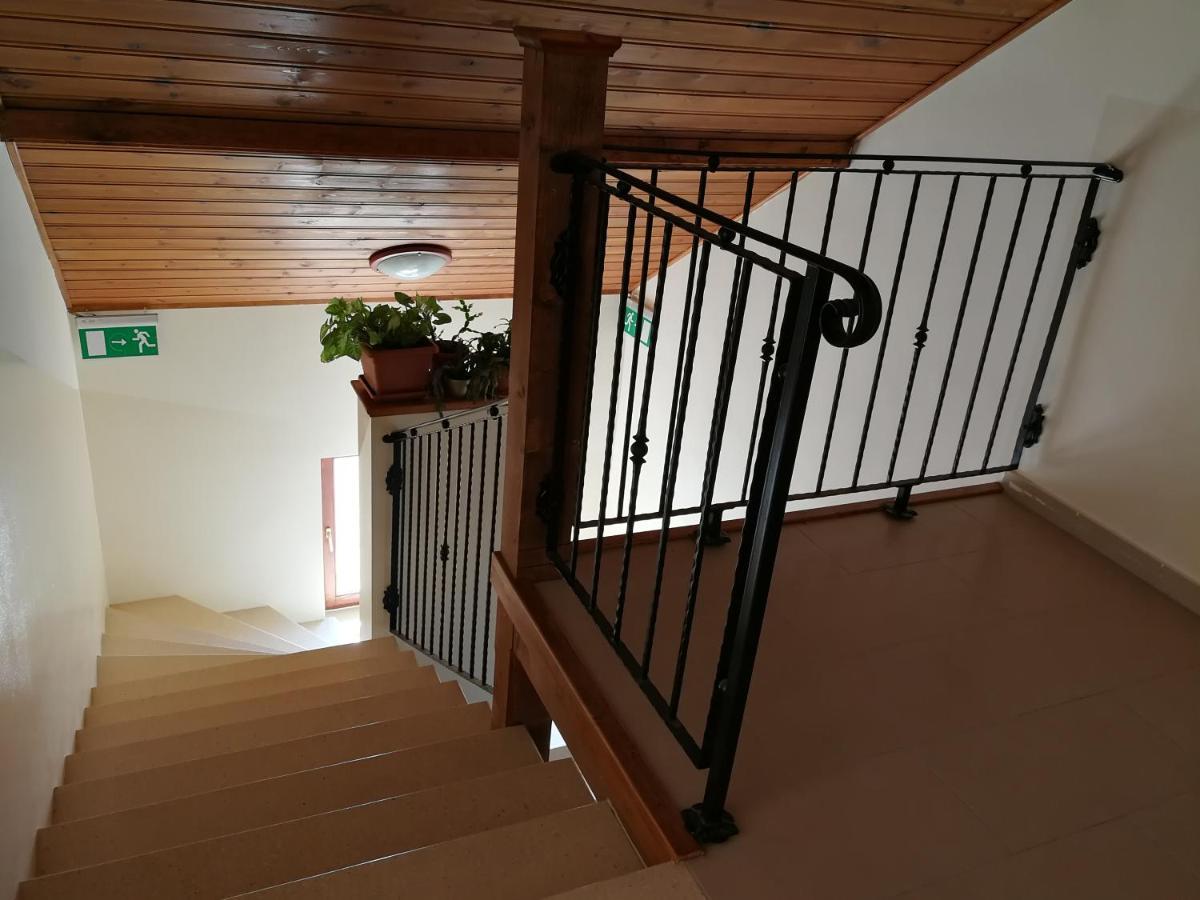 기오르 Viktoria Lovas Panzio B&B 외부 사진