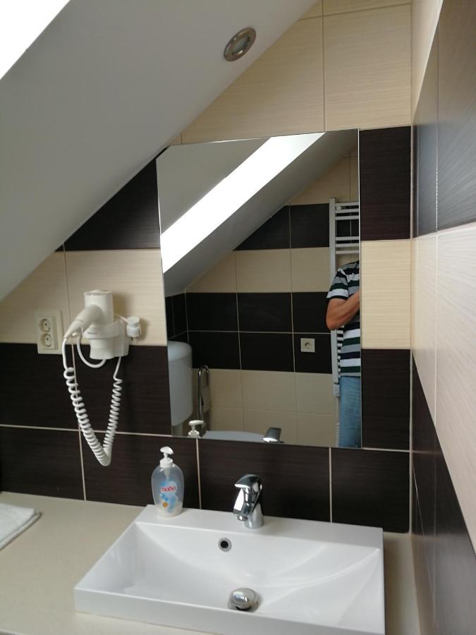 기오르 Viktoria Lovas Panzio B&B 외부 사진